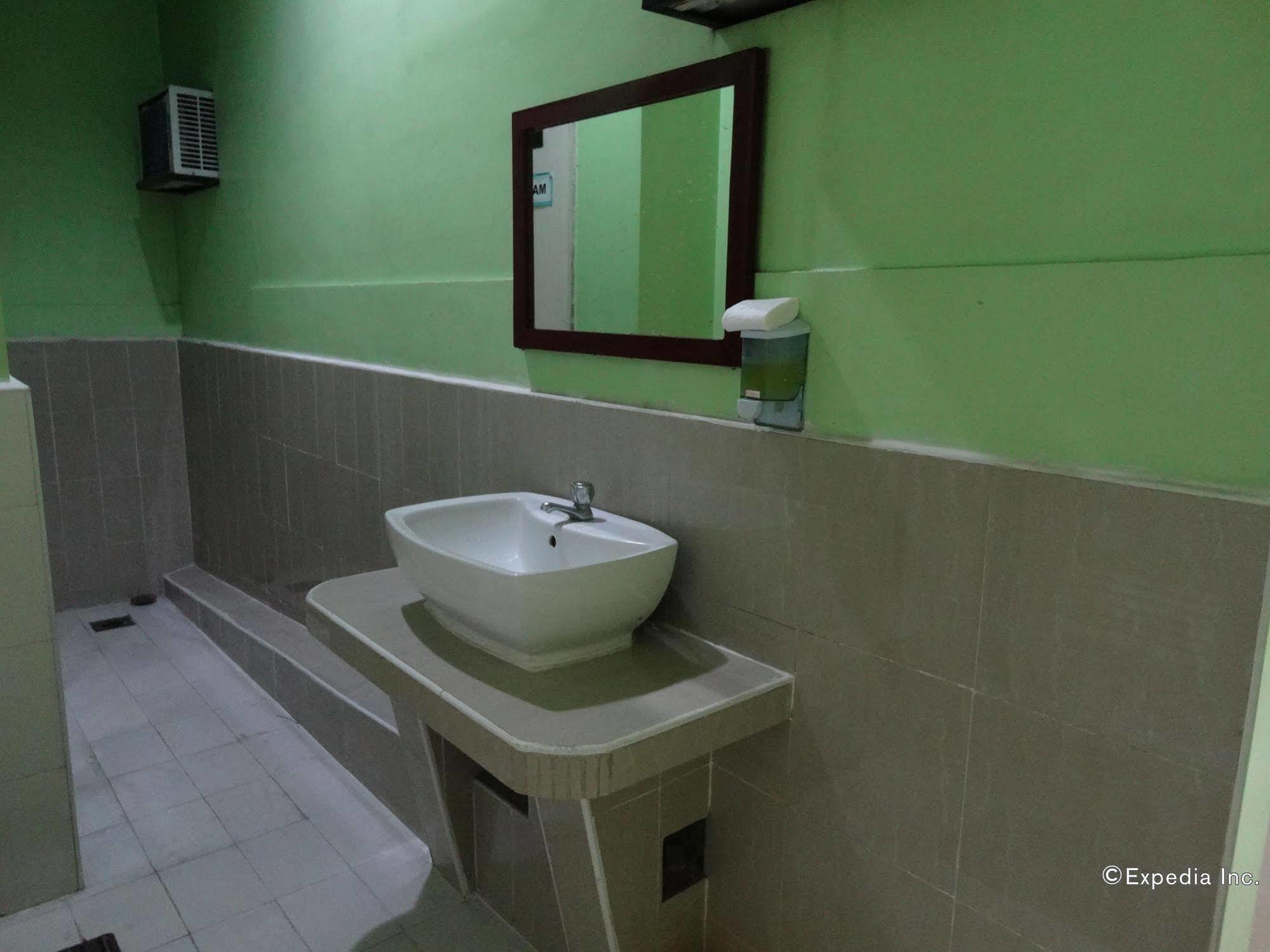 Daylight Inn Davao City Extérieur photo