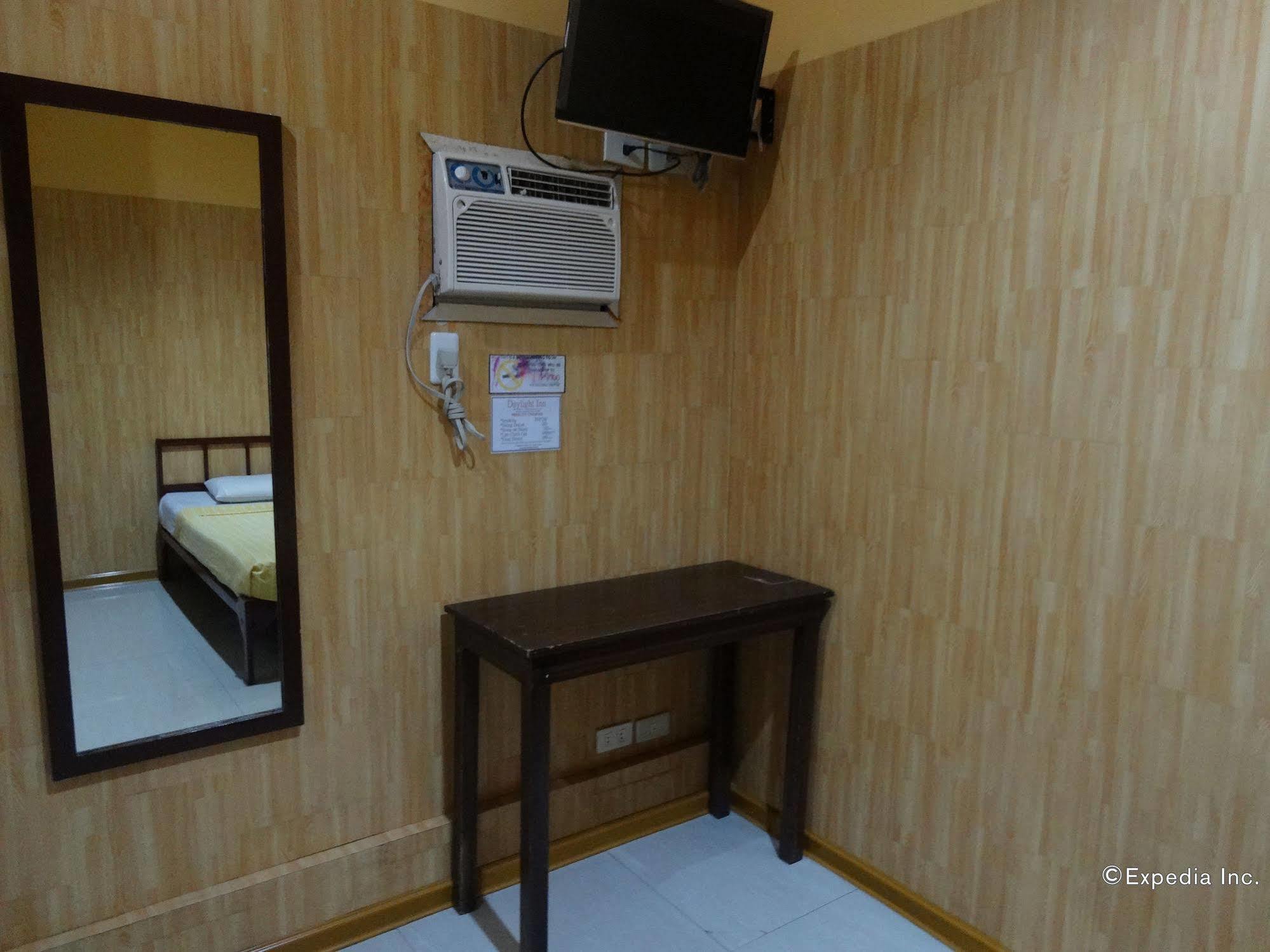 Daylight Inn Davao City Extérieur photo